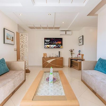 Central 2-Bedrooms Near Beach & Dining Tangeri Esterno foto