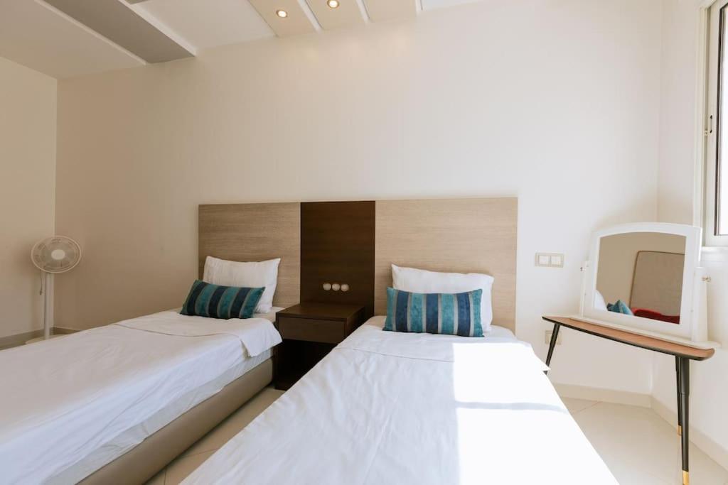 Central 2-Bedrooms Near Beach & Dining Tangeri Esterno foto