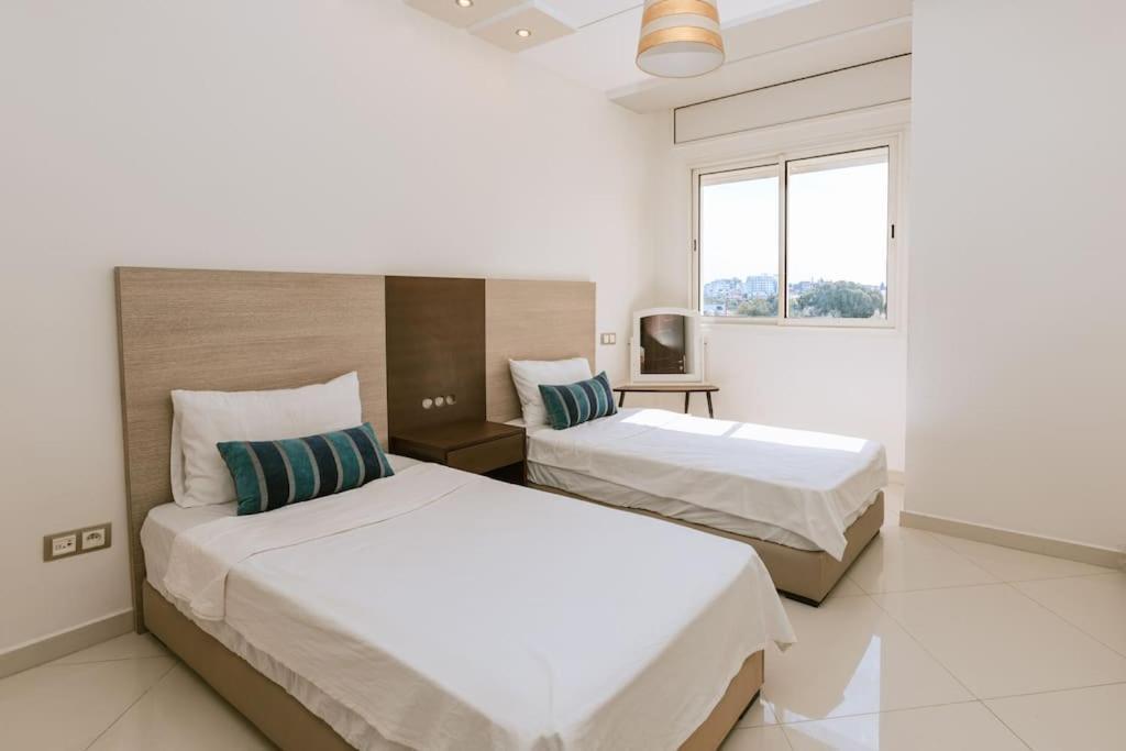 Central 2-Bedrooms Near Beach & Dining Tangeri Esterno foto
