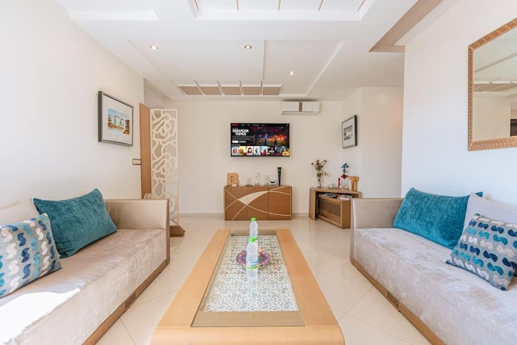 Central 2-Bedrooms Near Beach & Dining Tangeri Esterno foto