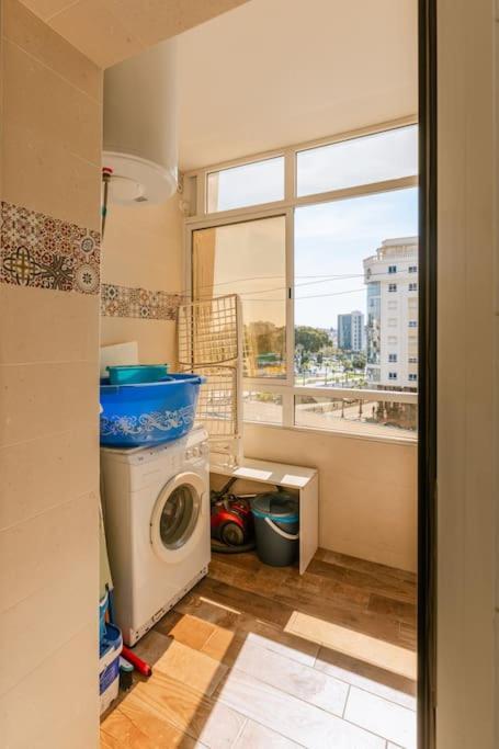Central 2-Bedrooms Near Beach & Dining Tangeri Esterno foto
