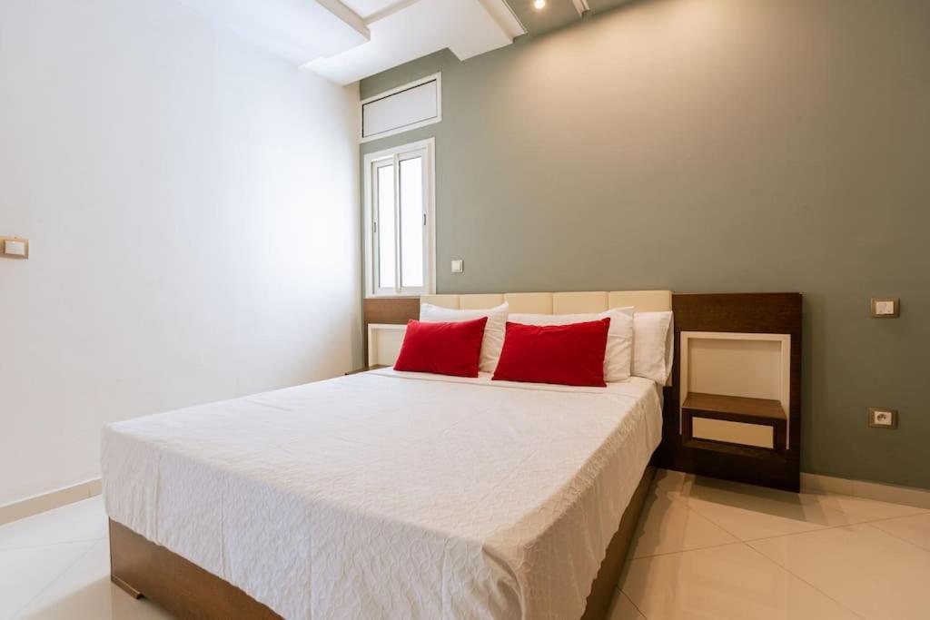 Central 2-Bedrooms Near Beach & Dining Tangeri Esterno foto