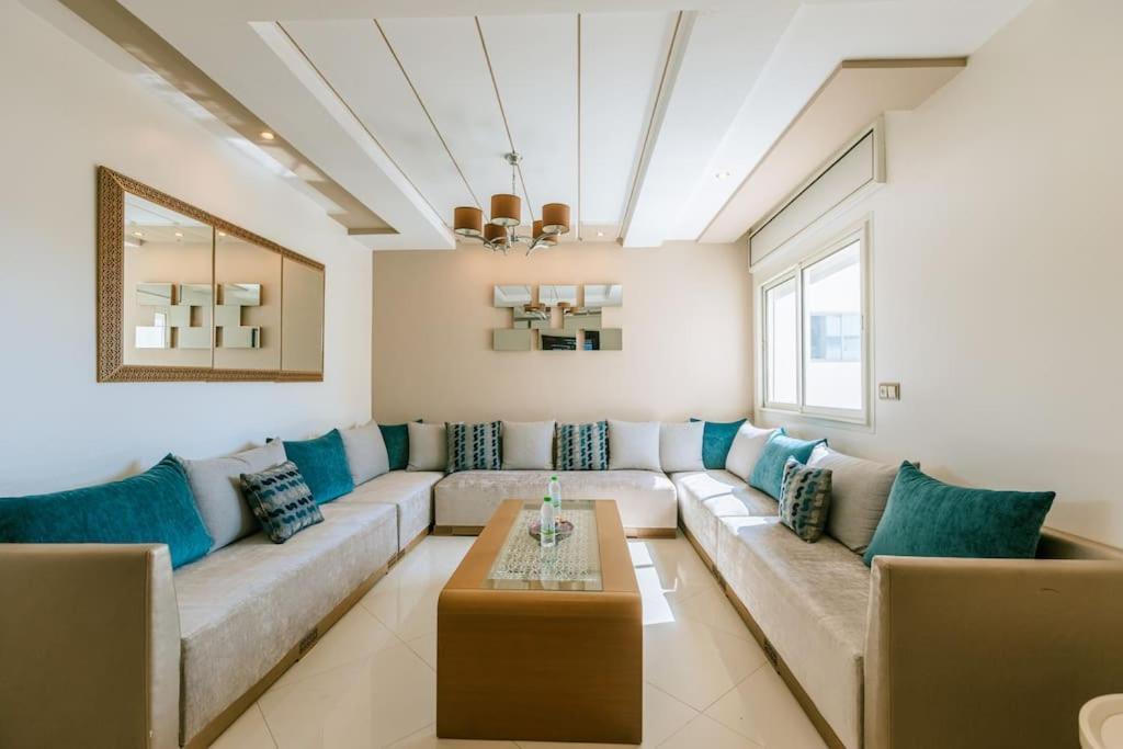 Central 2-Bedrooms Near Beach & Dining Tangeri Esterno foto