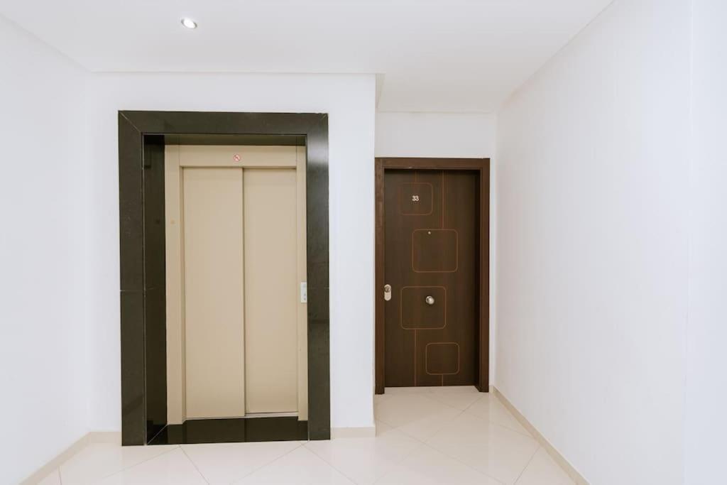 Central 2-Bedrooms Near Beach & Dining Tangeri Esterno foto
