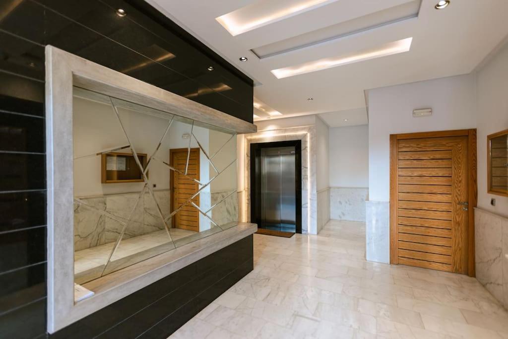 Central 2-Bedrooms Near Beach & Dining Tangeri Esterno foto