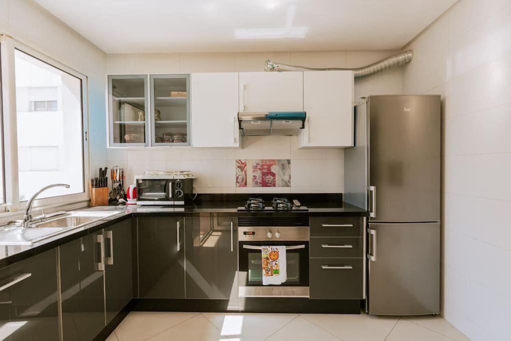 Central 2-Bedrooms Near Beach & Dining Tangeri Esterno foto