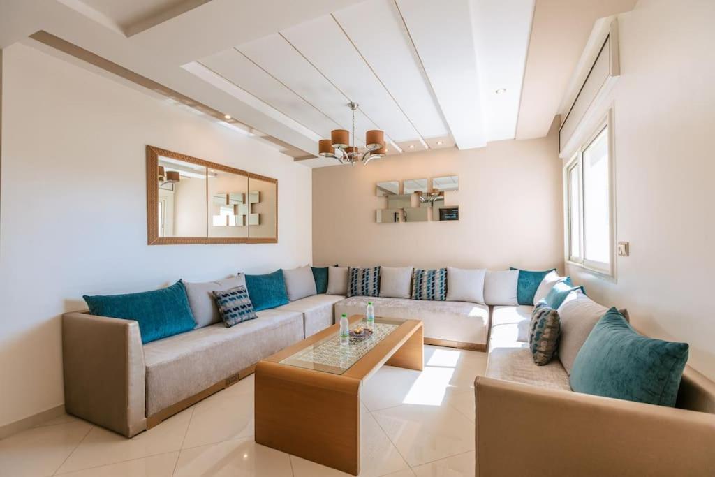 Central 2-Bedrooms Near Beach & Dining Tangeri Esterno foto