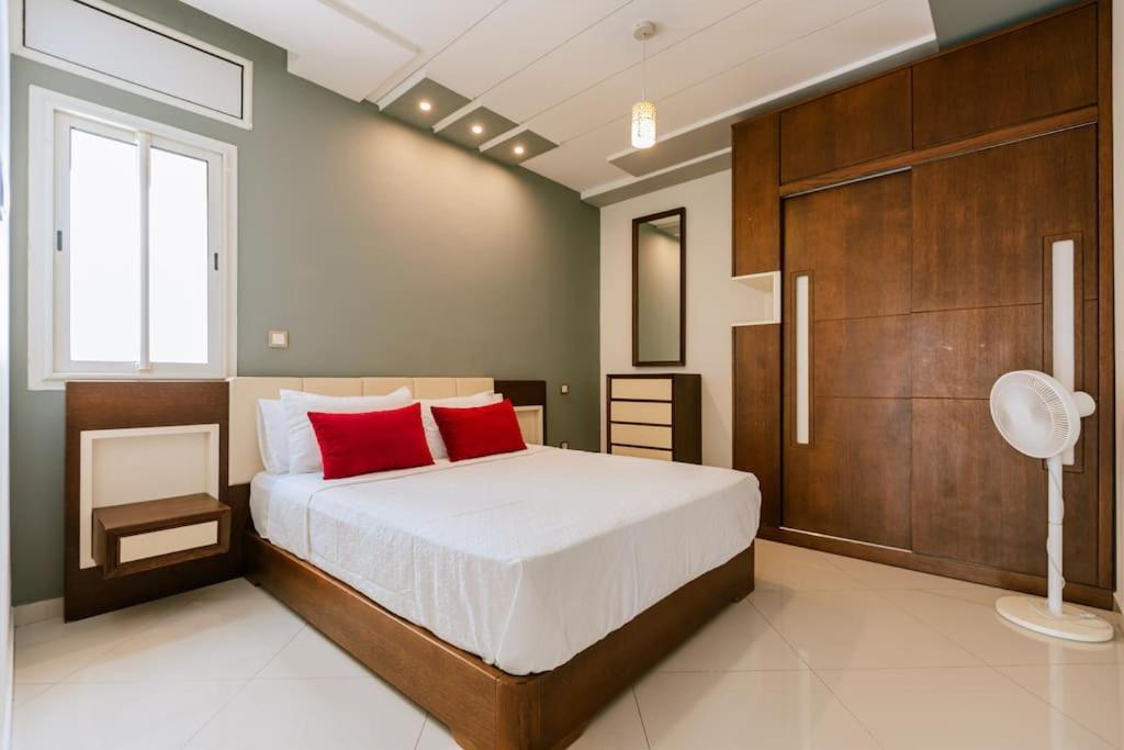 Central 2-Bedrooms Near Beach & Dining Tangeri Esterno foto
