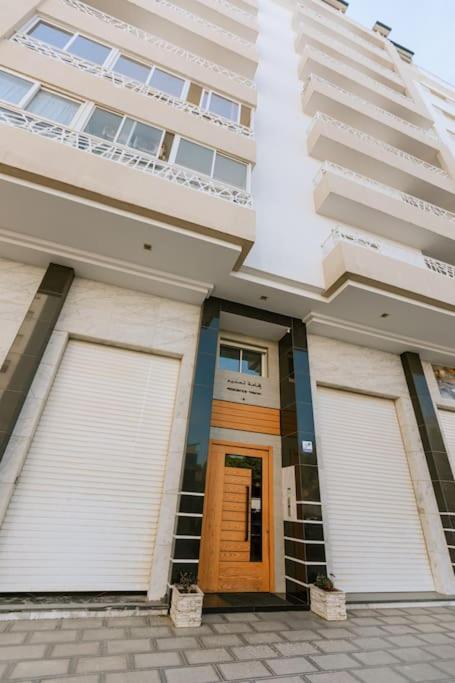 Central 2-Bedrooms Near Beach & Dining Tangeri Esterno foto